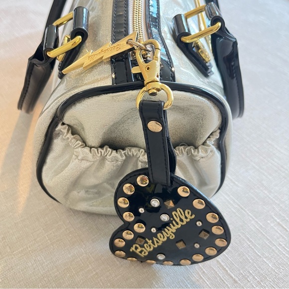 Betseyville Silver Glitter Paten Small Bag Satchel Punk Rockabilly Heart Tag - Picture 10 of 16